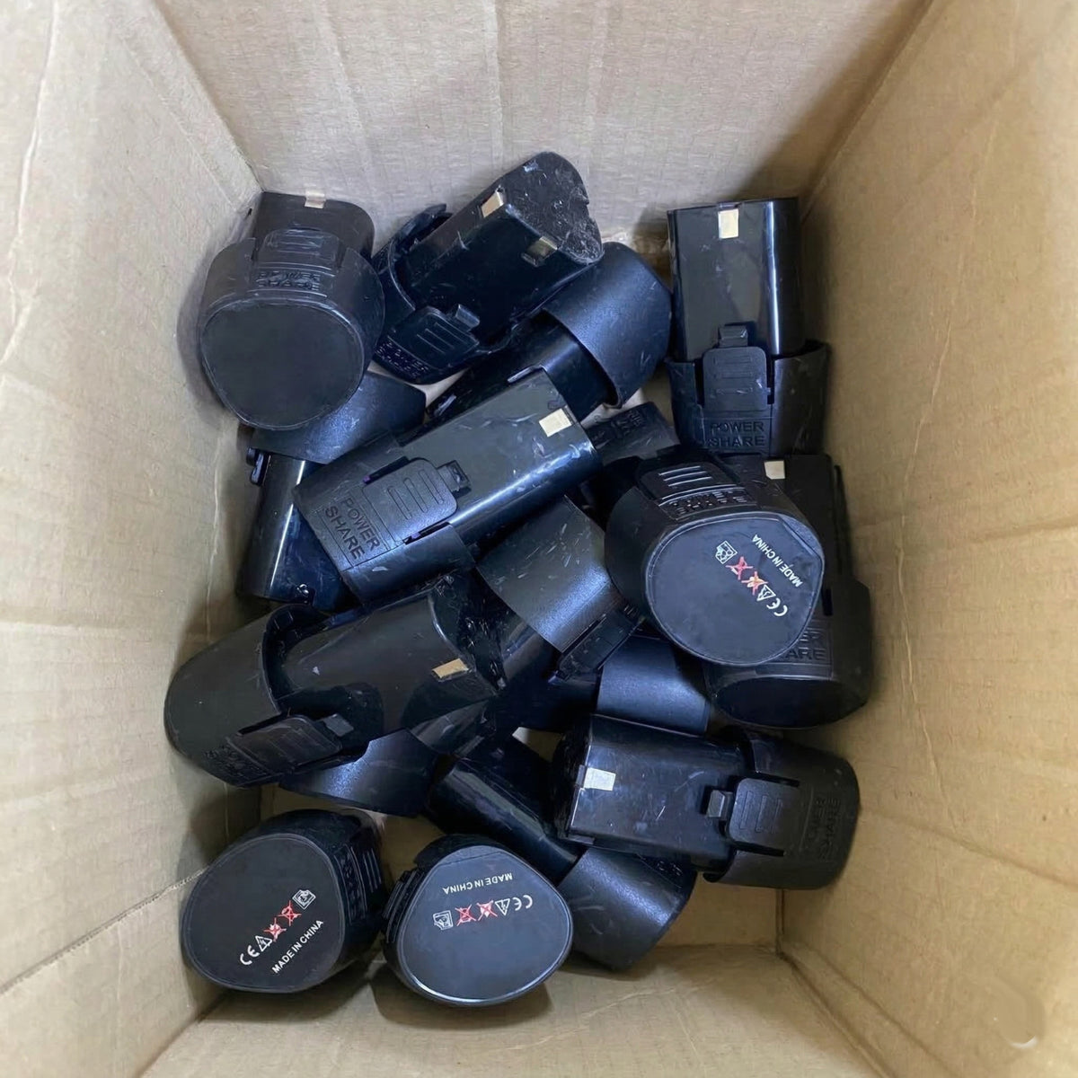 RICAMBIO BATTERIA PER TRAPANO AVVITATORE UTENSILE RICARICABILE LITIO 18V LI-ION