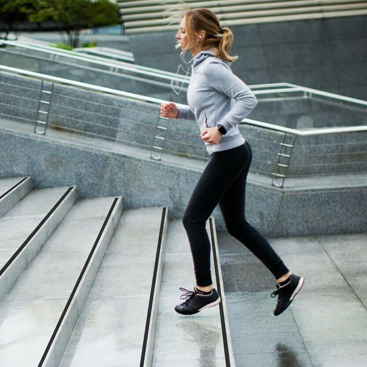 NASTRO ANTISCIVOLO ADESIVO 5MT 5MMM NERO SCALE PAVIMENTI SUPERFICI SCIVOLOSE