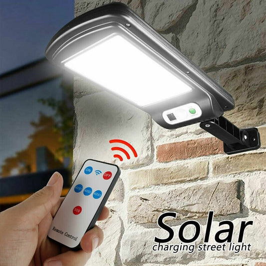 PAIRE DE LAMPADAIRES SOLAIRES À DÉTECTEUR, À 6 LED COB